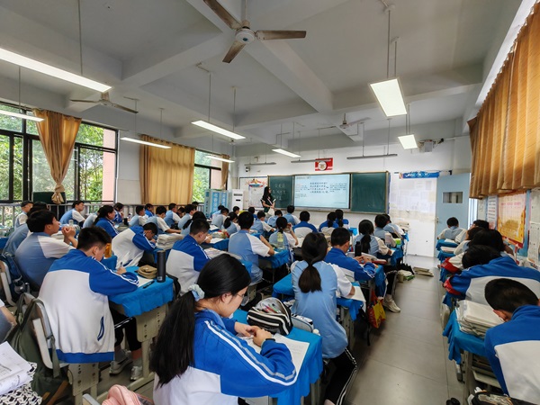 语文雷雨欣.jpg