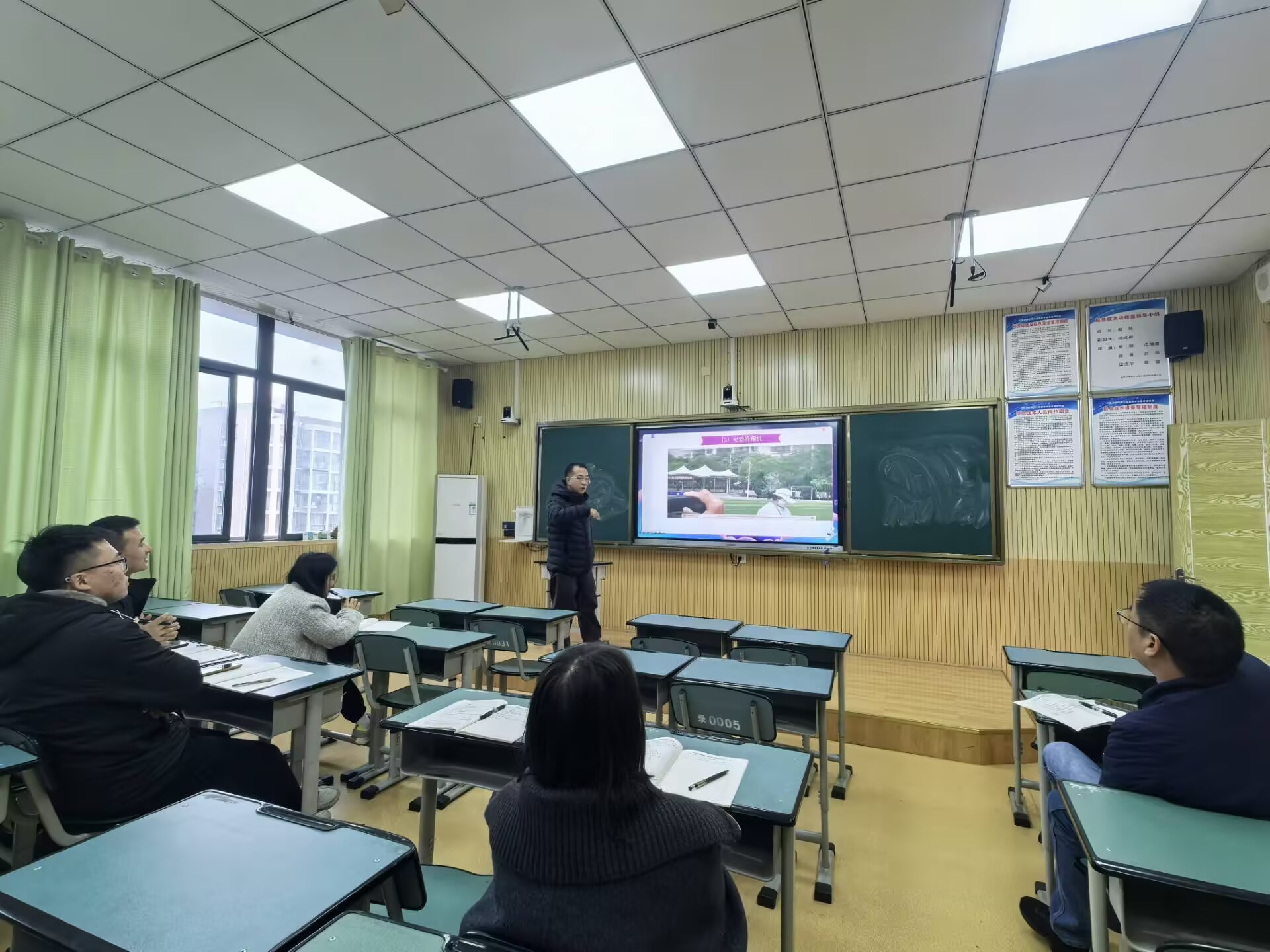 ef520e95821a46c2414992326eeeca85.jpg ef520e95821a46c2414992326eeeca85.jpg